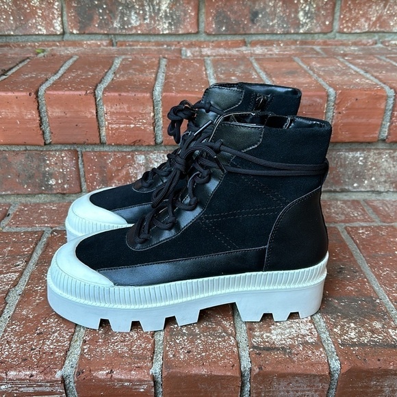 Gianni Bini Wander Lust Lug Sole Platform Boots in Black Women's Size 8 - Picture 3 of 7